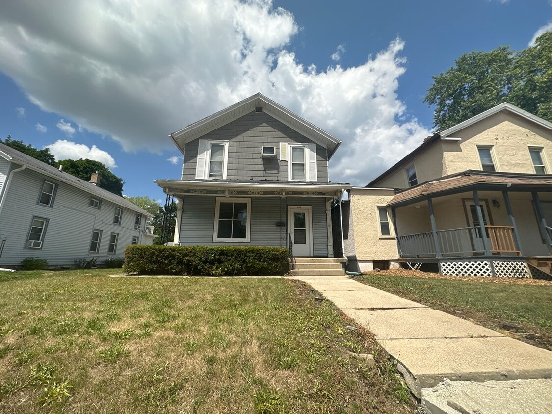 Primary Photo - 4 Bedroom Single Family