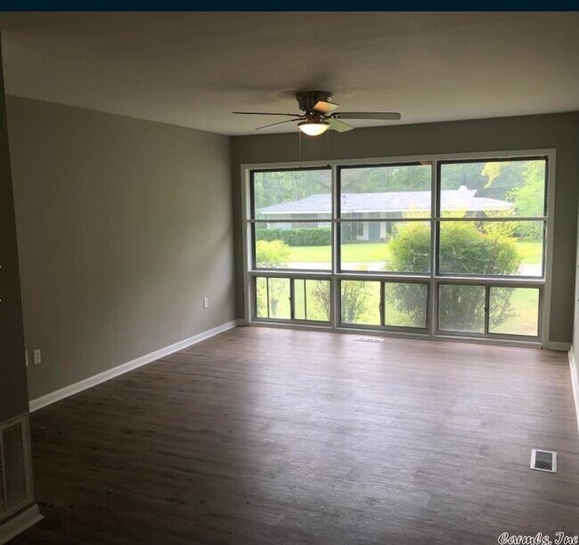 Foto del edificio - 107 Kansas Ave