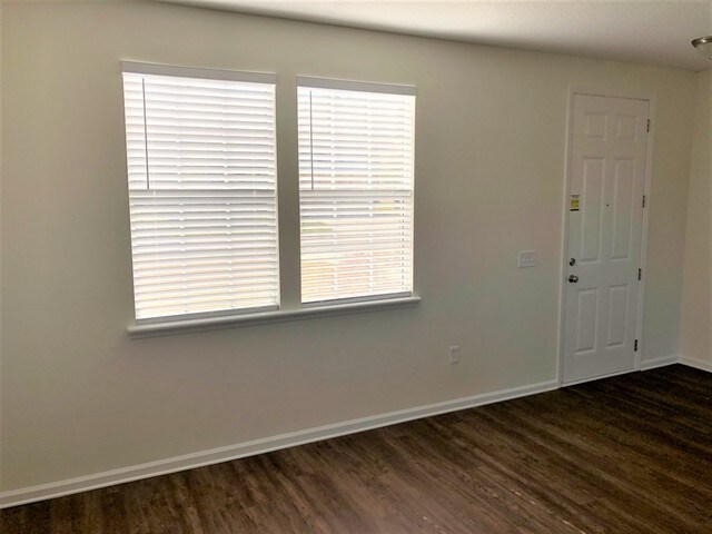 Foto del edificio - 75050 Ravenwood Drive