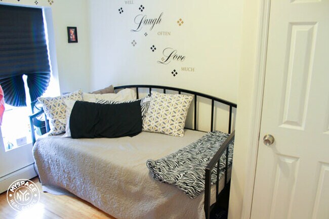 Foto del edificio - 107 Albany Ave