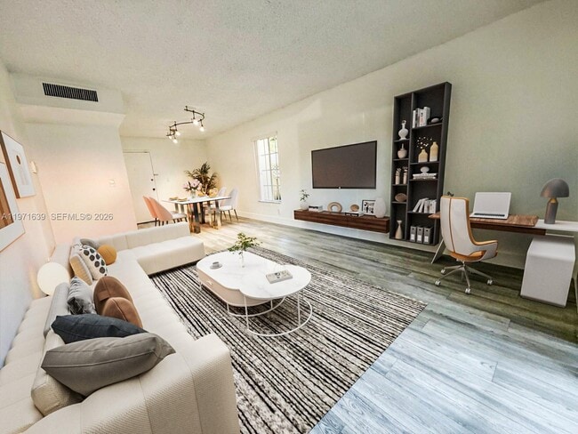 Foto del edificio - 5102 NW 79th Ave