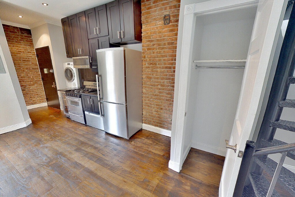 Foto principal - 314 E 106th St