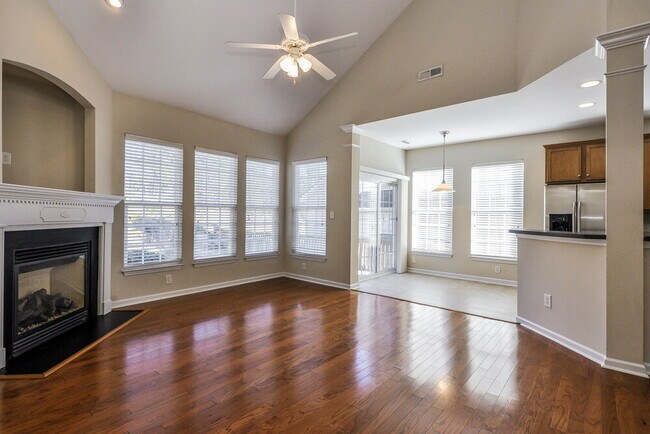 Foto del edificio - 529 Ashgreen Ct