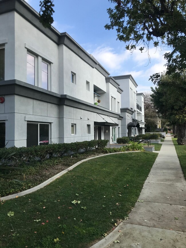 Foto del edificio - 168 N Wilson Ave