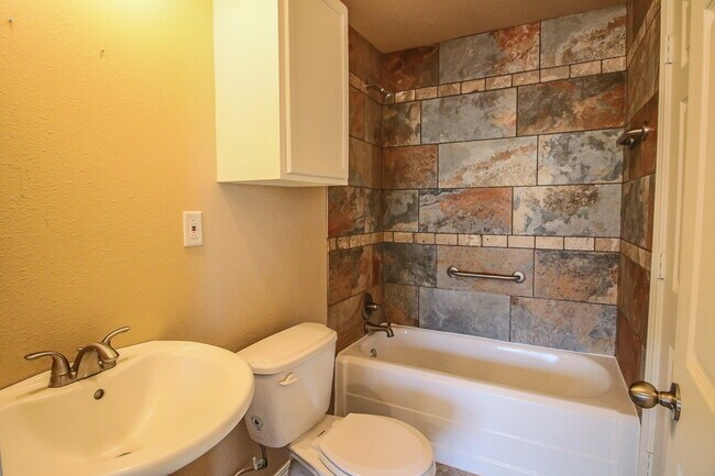 Foto del edificio - Spacious 1/1 Close to TTU & Downtown