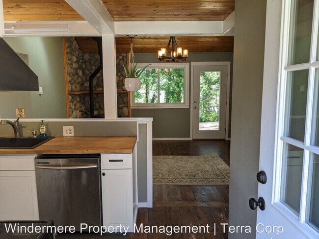 Foto del edificio - 1 br, 1 bath House - 723 Shelter Bay Drive