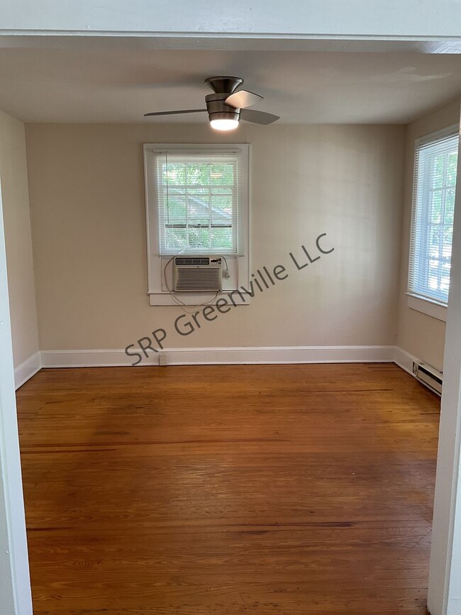 Building Photo - Newly Renovated 2 Bed 1 Bath Single Family...