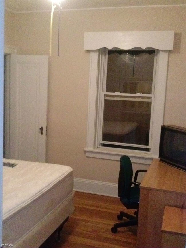 Building Photo - 4 br, 1 bath House - 15 North Jay Street
