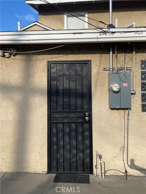 Building Photo - 643 E 7th St