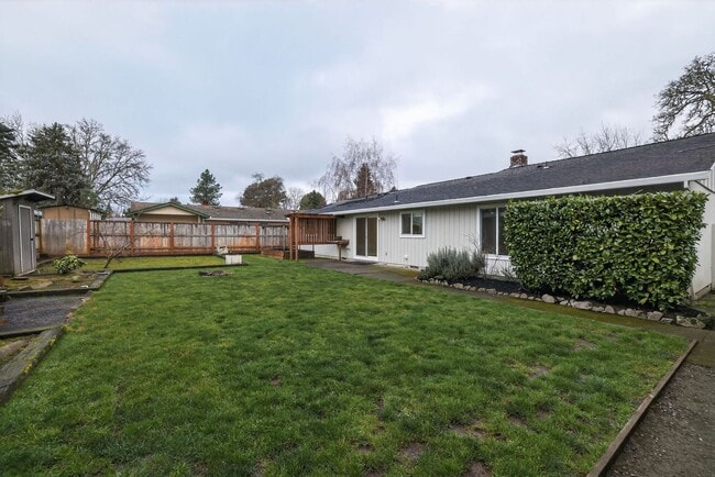 Building Photo - Charming Single-Level Home with Large Fenced Yard – Pets Welcome!