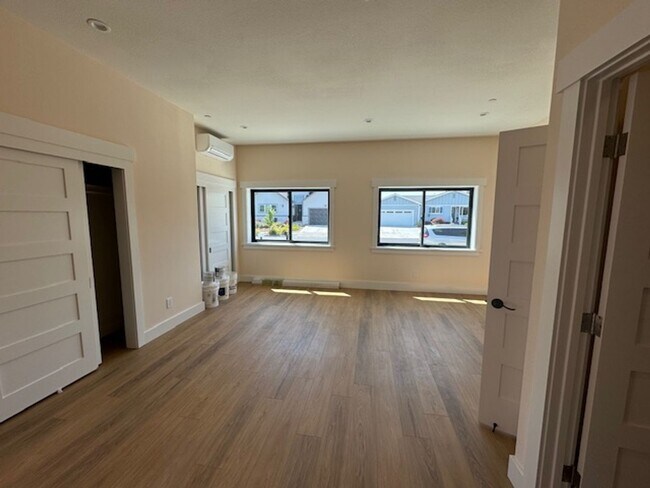 Building Photo - Brand New Studio Apartment Available Now!