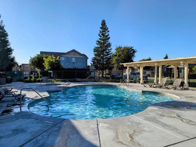 Building Photo - 4373 W Pinsapo Dr