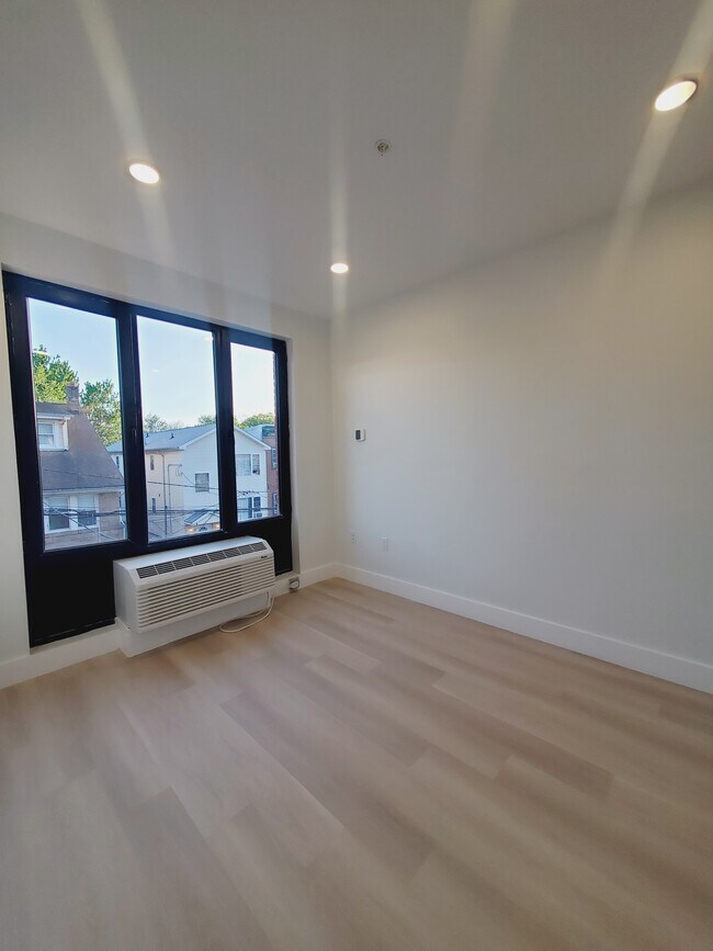 316 Forrest St 301 - 314 Forrest St