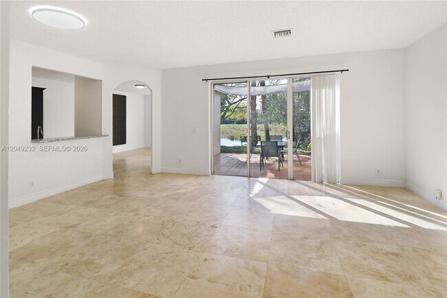 Foto del edificio - 13212 NW 8th St