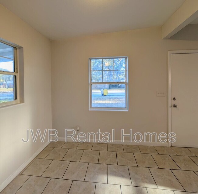 Foto del edificio - 2737 Spring Park Rd