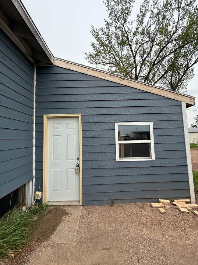 Foto del edificio - 718 Box Elder Rd W