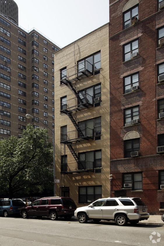 Building Photo - 216 E 28th St