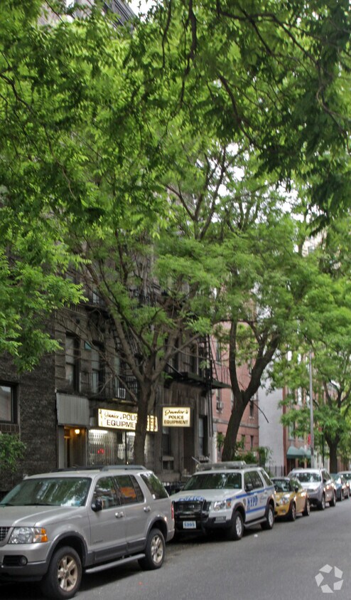 Building Photo - 213 E 21st St