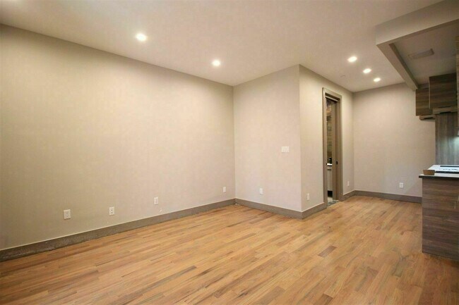 Building Photo - 1142 Dekalb Ave