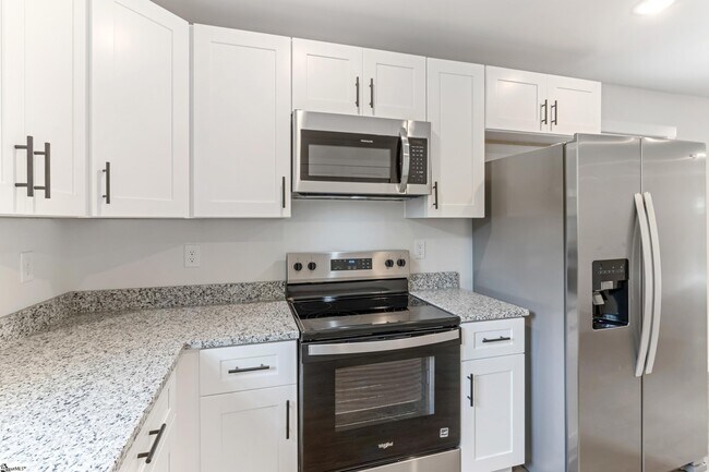 Foto del edificio - 239 Vanderbilt Rd