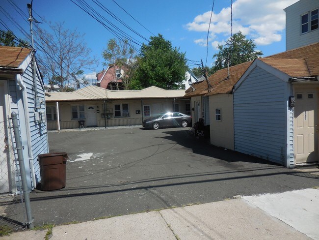 Building Photo - 441-447 E 30th St