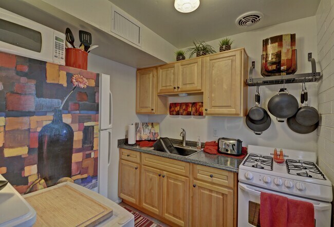 Foto del edificio - 2437 E Clarendon Ave