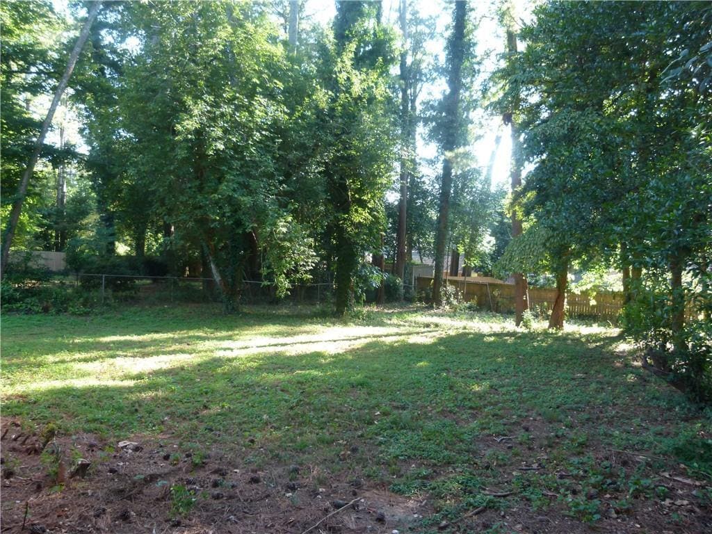 Building Photo - 900 Oriole Ln S E