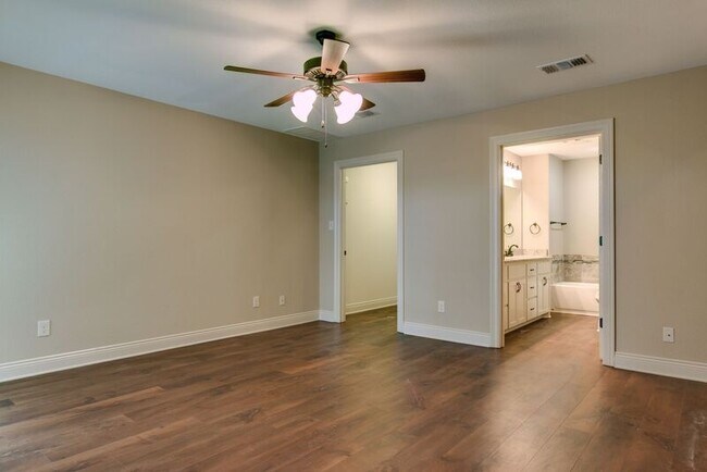 Building Photo - 21 Fernwood Dr