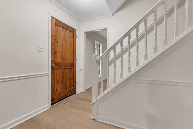 Building Photo - 6503 Evergreen Dr