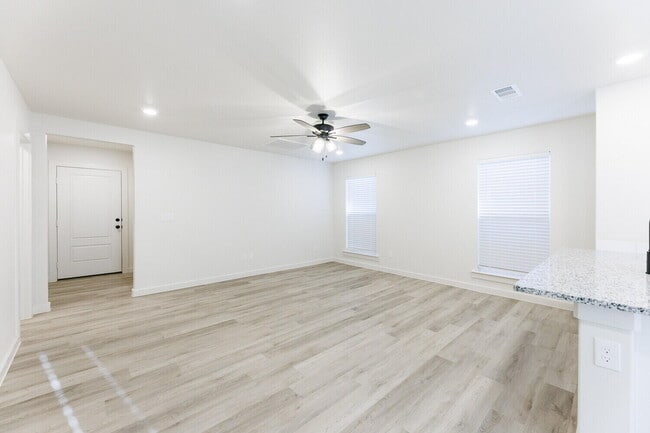 Building Photo - 6313 Volney Ave
