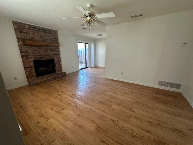 Building Photo - 3705 Hereford Ln
