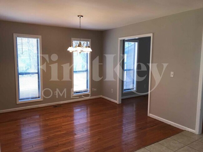 Building Photo - 4671 Kings Crossing Dr NE