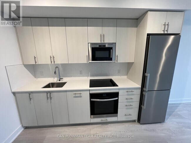 Photo du bâtiment - 2545-2545 Simcoe St N