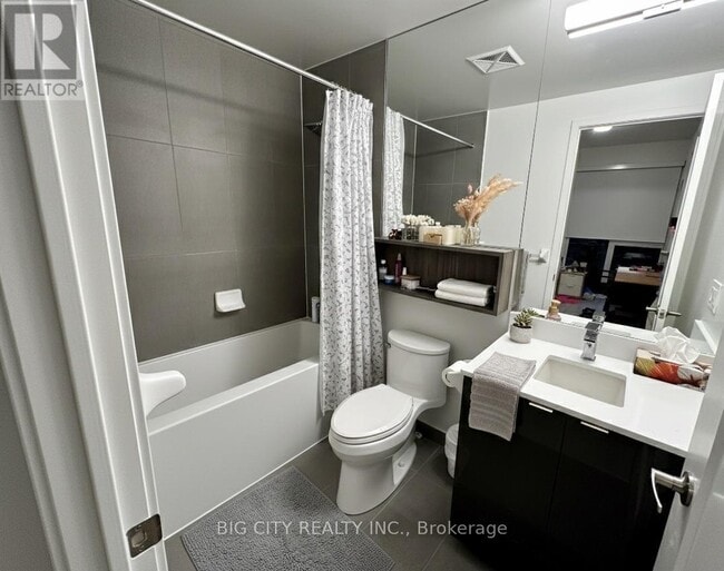 Building Photo - 60 Princess St