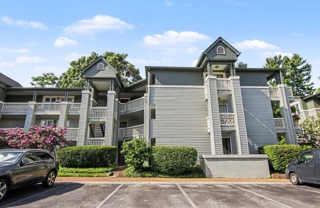 Foto del edificio - GreenHills Condo!