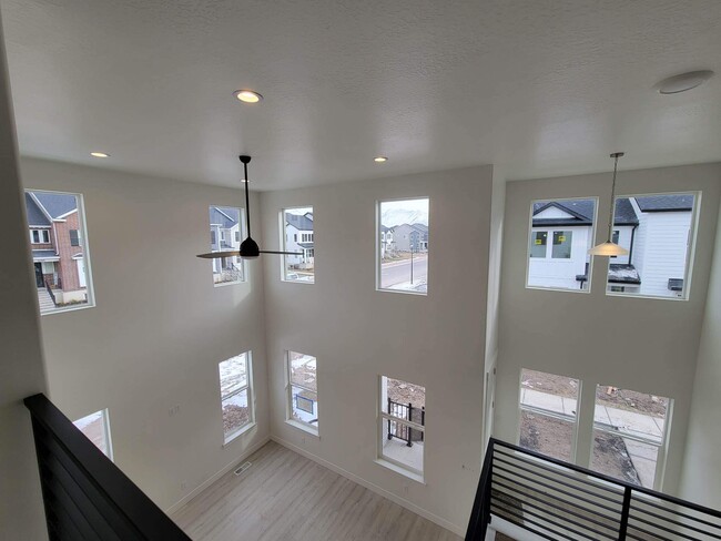 Building Photo - 3901 W 1850 N
