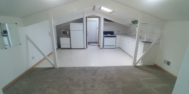 Building Photo - 7918 E 500N Rd