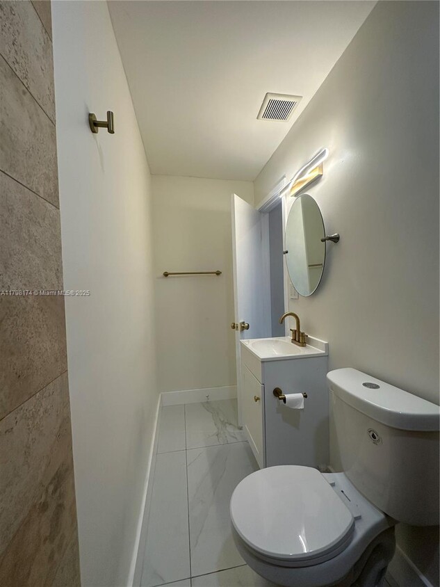 Foto del edificio - 1299 W 78th St