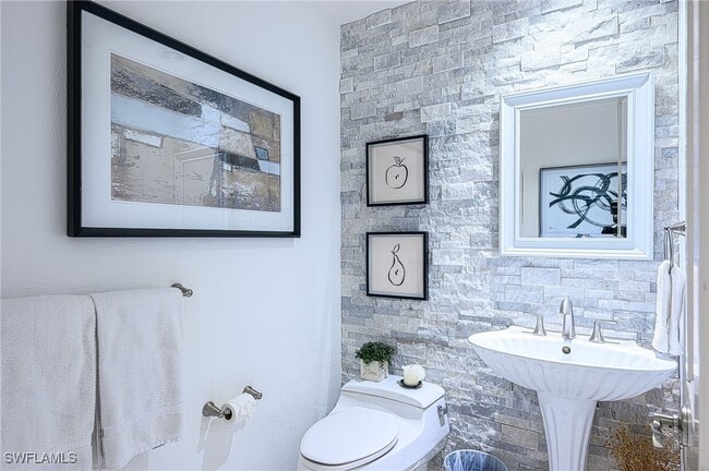 Building Photo - 133 Colonade Cir