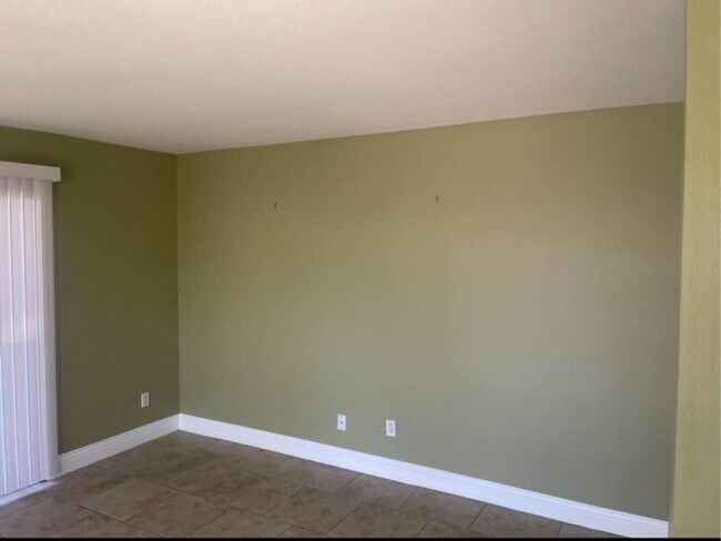 Building Photo - 1 bed 1 bath Apartment for Rent in Mira Mesa