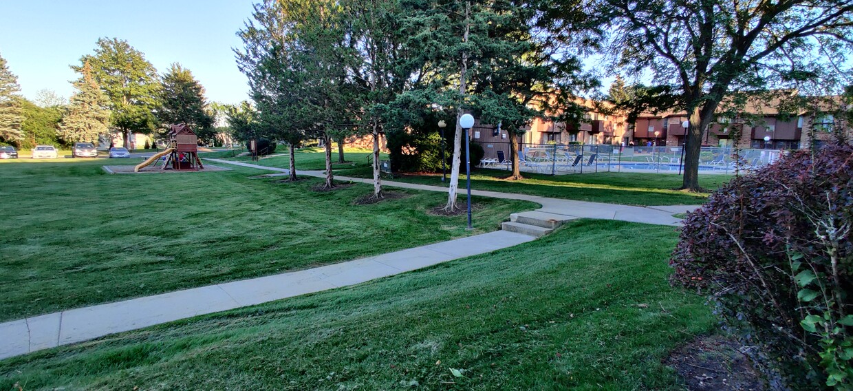 Primary Photo - 9061 N Park Plaza Ct