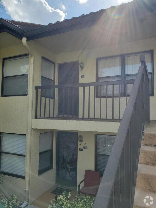 Lucerne Lakes Homes Village Apartments for Rent with Parking Lake Worth, FL 12 Rentals