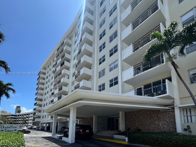 Foto del edificio - 401 Golden Isles Dr
