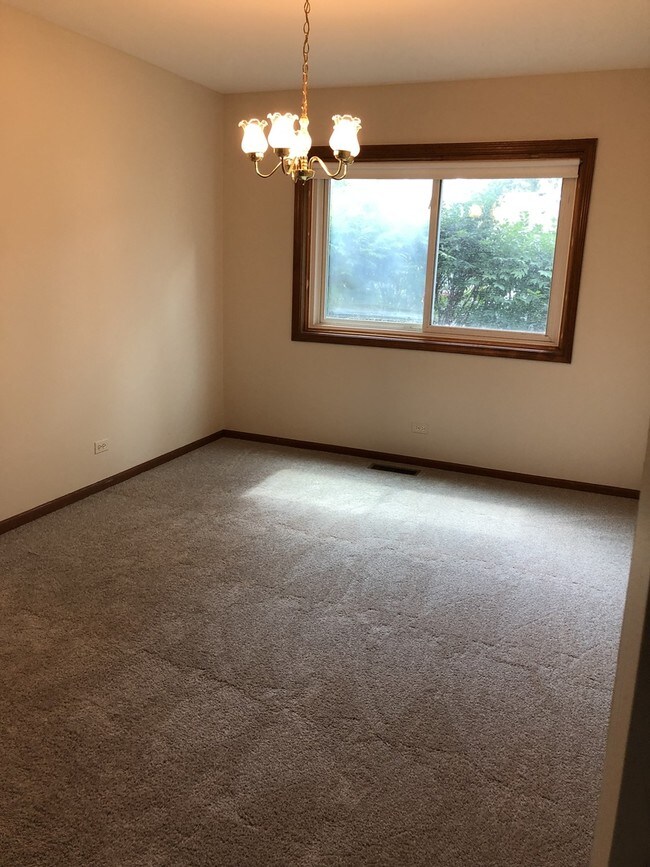 Building Photo - 1272 Old Mill Ct