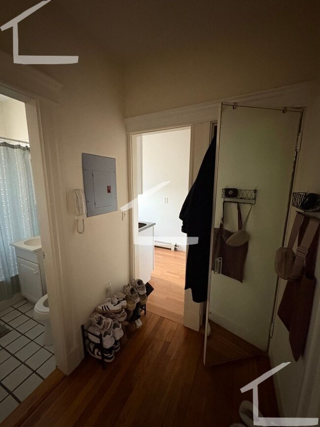 Building Photo - 9/1  No Fee! Studio condo unit with full k...