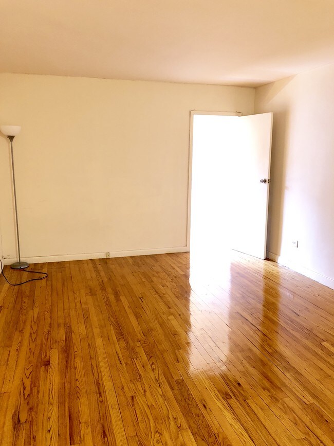 Foto del edificio - 315 Ovington Ave