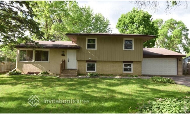 Building Photo - 2241 Randy Ave