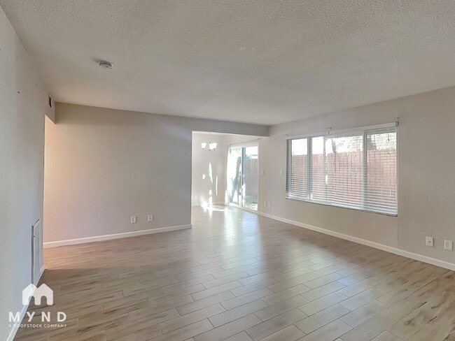 Foto del edificio - 2336 Villanova Cir