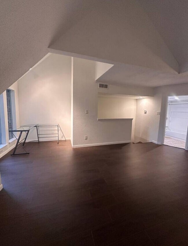 Foto del edificio - 17210 Imperial Valley Dr