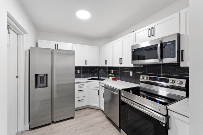 Foto del edificio - 3105 Oakland Shores Dr